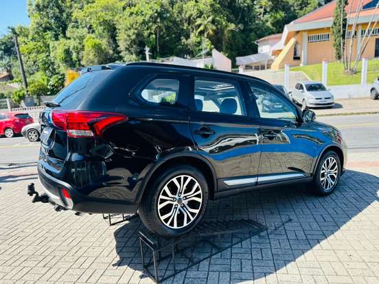 MITSUBISHI-OUTLANDER-2.0 16V GASOLINA 4P AUTOMÁTICO MITSUBISHI-OUTLANDER-2015