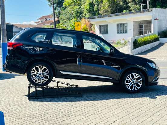 MITSUBISHI-OUTLANDER-2.0 16V GASOLINA 4P AUTOMÁTICO MITSUBISHI-OUTLANDER-2015