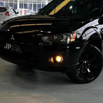 MITSUBISHI-OUTLANDER-2011