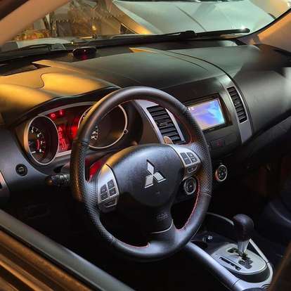 MITSUBISHI-OUTLANDER-2011