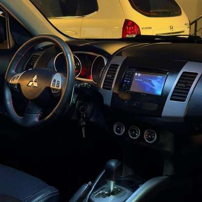 MITSUBISHI-OUTLANDER-2011
