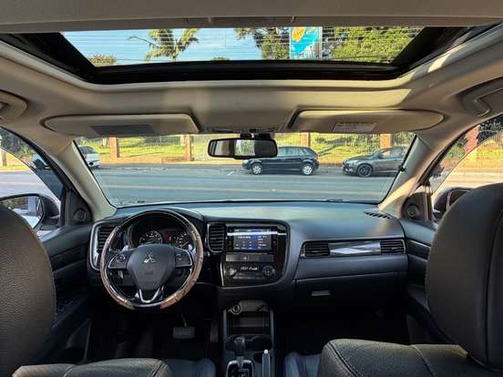 MITSUBISHI-OUTLANDER-2.0 16V GASOLINA 4P AUTOMÁTICO MITSUBISHI-OUTLANDER-2015