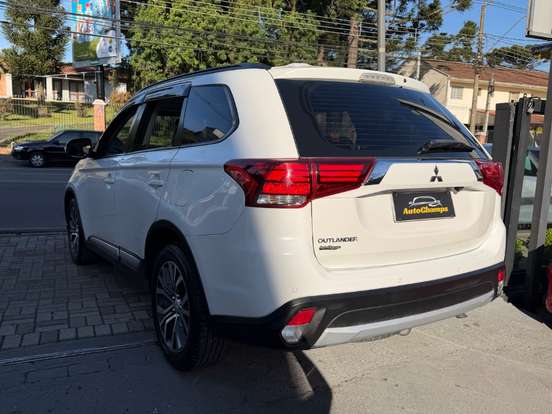 MITSUBISHI-OUTLANDER-2015