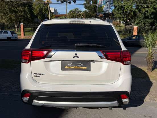 MITSUBISHI-OUTLANDER-2.0 16V GASOLINA 4P AUTOMÁTICO MITSUBISHI-OUTLANDER-2015