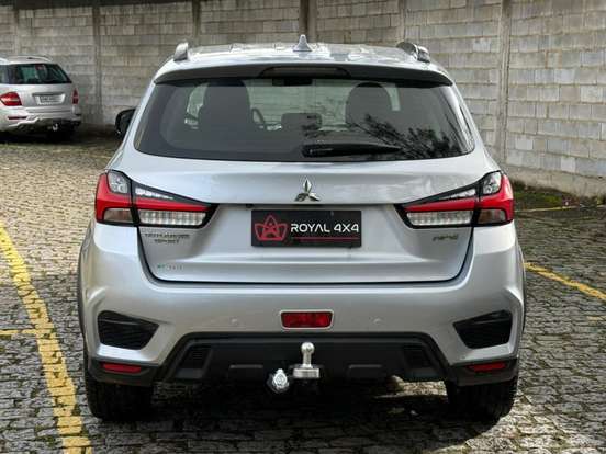 MITSUBISHI-OUTLANDER-2020