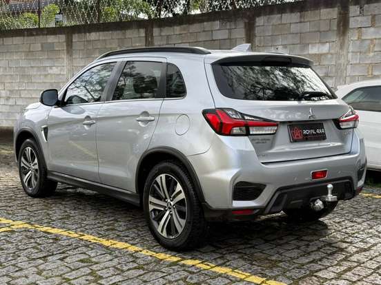 MITSUBISHI-OUTLANDER-2020