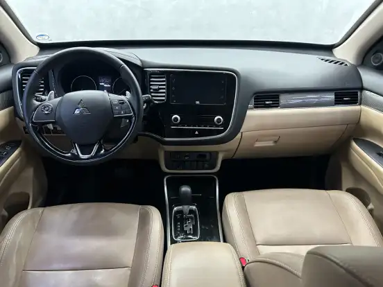 MITSUBISHI-OUTLANDER-3.0 MIVEC V6 GASOLINA HPE-S AWD AUTOMÁTICO MITSUBISHI-OUTLANDER-2019