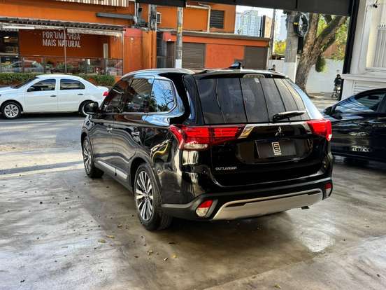 MITSUBISHI-OUTLANDER-3.0 MIVEC V6 GASOLINA HPE-S AWD AUTOMÁTICO MITSUBISHI-OUTLANDER-2020