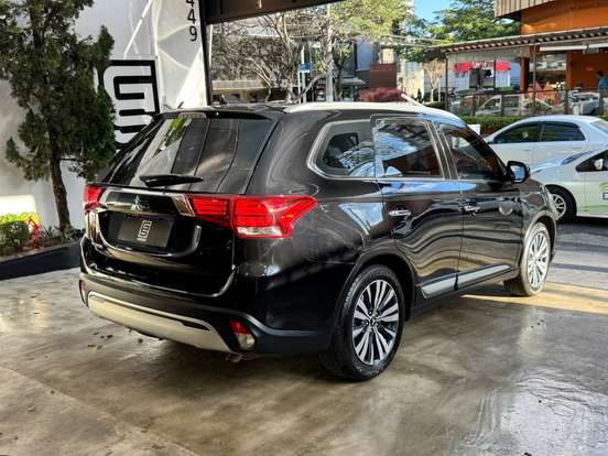 MITSUBISHI-OUTLANDER-3.0 MIVEC V6 GASOLINA HPE-S AWD AUTOMÁTICO MITSUBISHI-OUTLANDER-2020