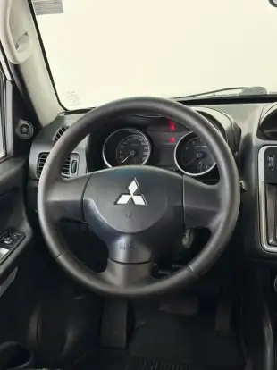 MITSUBISHI-PAJERO TR4-2.0 4X4 16V 140CV FLEX 4P AUTOMÁTICO MITSUBISHI-PAJERO TR4-2014