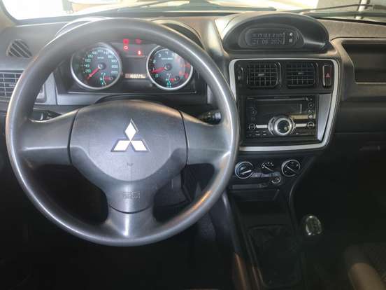 MITSUBISHI-PAJERO TR4-2.0 4X2 16V 140CV FLEX 4P MANUAL MITSUBISHI-PAJERO TR4-2011