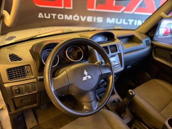 MITSUBISHI-PAJERO TR4-2.0 4X2 16V 140CV FLEX 4P MANUAL MITSUBISHI-PAJERO TR4-2011