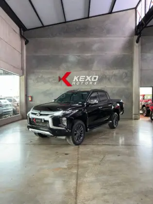 MITSUBISHI TRITON 2.4 BITURBO DIESEL CD HPE 4X4 AUTOMÁTICO MITSUBISHI TRITON 2.4 BITURBO DIESEL CD HPE 4X4 AUTOMÁTICO