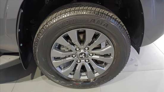 MITSUBISHI-TRITON-2025