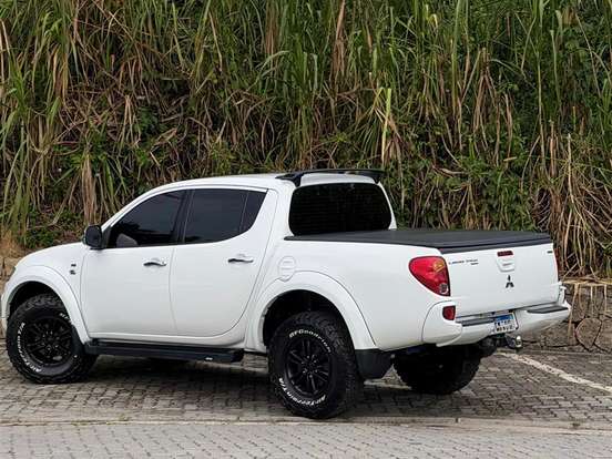 MITSUBISHI-L200 TRITON-3.2 HPE 4X4 CD 16V TURBO INTERCOOLER DIESEL 4P AUTOMÁTICO MITSUBISHI-L200 TRITON-2015