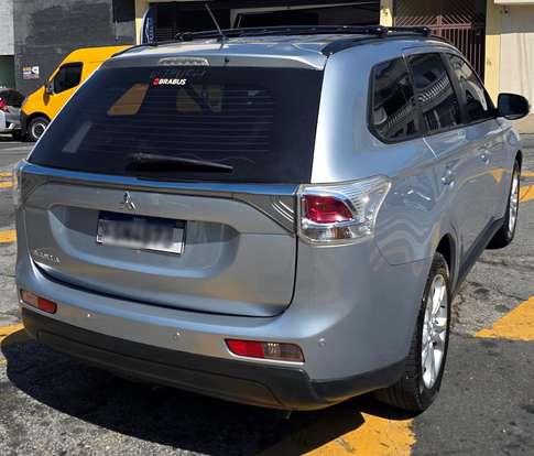 MITSUBISHI-OUTLANDER-2015