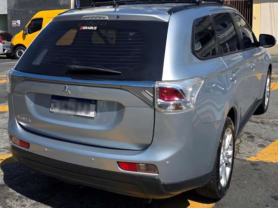 MITSUBISHI-OUTLANDER-2.0 16V GASOLINA 4P AUTOMÁTICO MITSUBISHI-OUTLANDER-2015