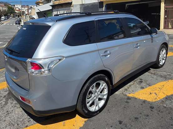 MITSUBISHI-OUTLANDER-2.0 16V GASOLINA 4P AUTOMÁTICO MITSUBISHI-OUTLANDER-2015
