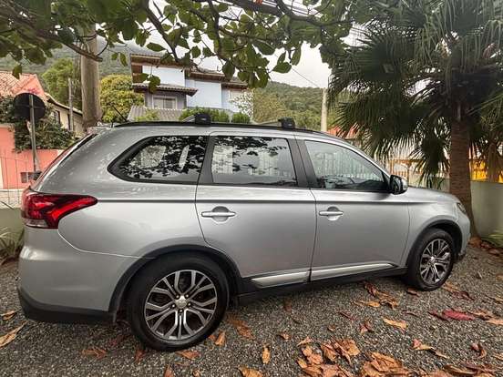 MITSUBISHI-OUTLANDER-2015