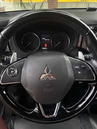 MITSUBISHI-OUTLANDER-2015