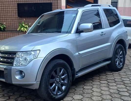 MITSUBISHI-PAJERO-2010