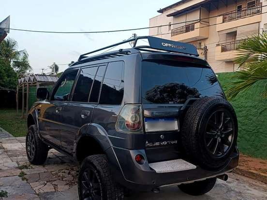 MITSUBISHI-PAJERO TR4-2.0 4X4 16V 140CV FLEX 4P AUTOMÁTICO MITSUBISHI-PAJERO TR4-2011