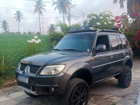 MITSUBISHI-PAJERO TR4-2.0 4X4 16V 140CV FLEX 4P AUTOMÁTICO MITSUBISHI-PAJERO TR4-2011