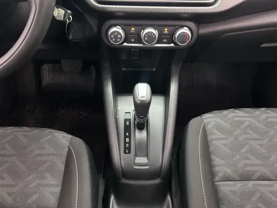 NISSAN-KICKS-2023