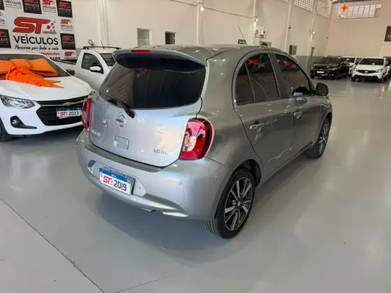 NISSAN MARCH 1.6 SL 16V FLEXSTART 4P XTRONIC NISSAN MARCH 1.6 SL 16V FLEXSTART 4P XTRONIC