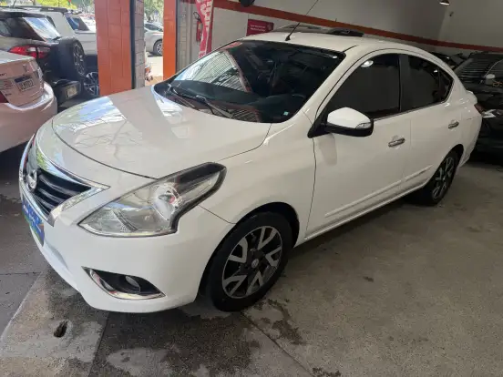 NISSAN-VERSA-2017