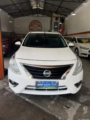 NISSAN-VERSA-2017