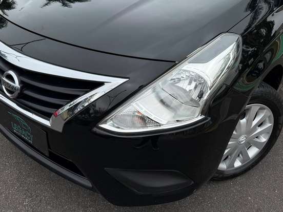 NISSAN-VERSA-2020