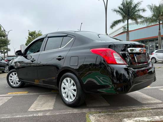 NISSAN-VERSA-2020