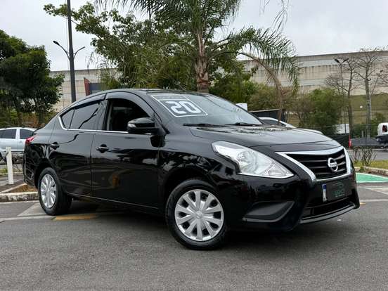 NISSAN-VERSA-2020