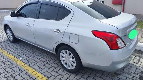 NISSAN-VERSA-2012