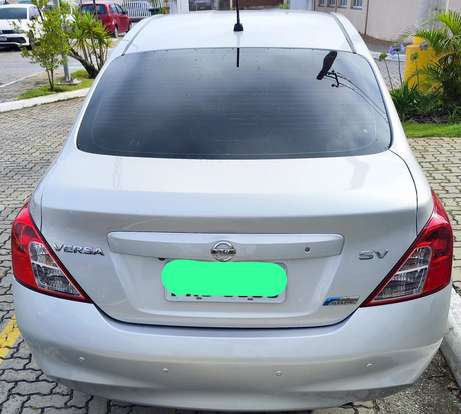 NISSAN-VERSA-2012
