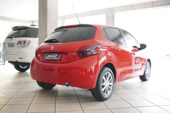 PEUGEOT-208-2017