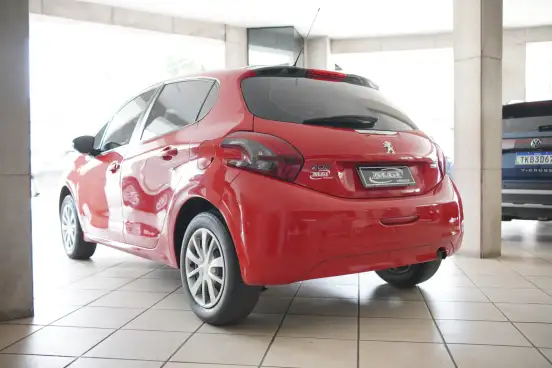 PEUGEOT-208-2017