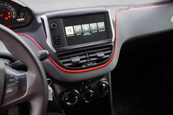 PEUGEOT-208-2017