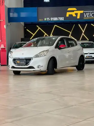 PEUGEOT 208 1.6 GRIFFE 16V FLEX 4P AUTOMÁTICO PEUGEOT 208 1.6 GRIFFE 16V FLEX 4P AUTOMÁTICO