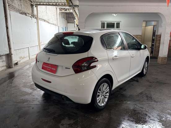PEUGEOT-208-2018