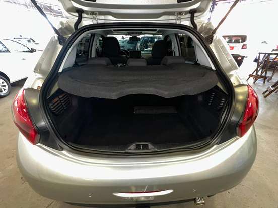 PEUGEOT-208-2016