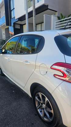 PEUGEOT-208-2014