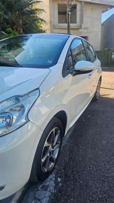 PEUGEOT-208-2014