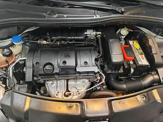 PEUGEOT-208-2016