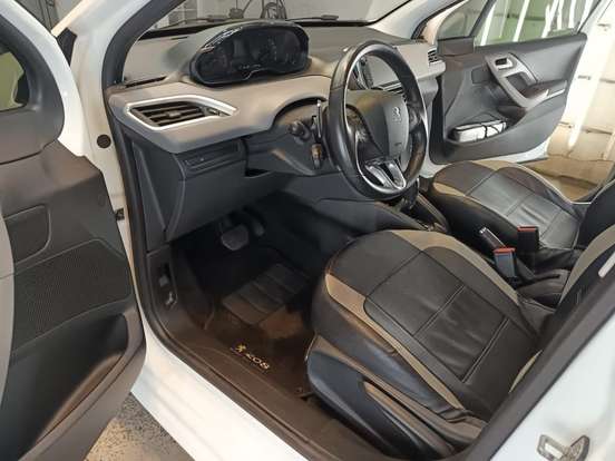 PEUGEOT-208-2016