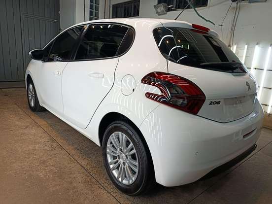 PEUGEOT-208-2016