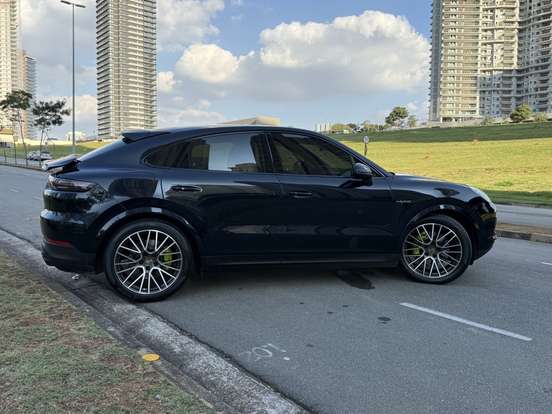 PORSCHE-CAYENNE-2022