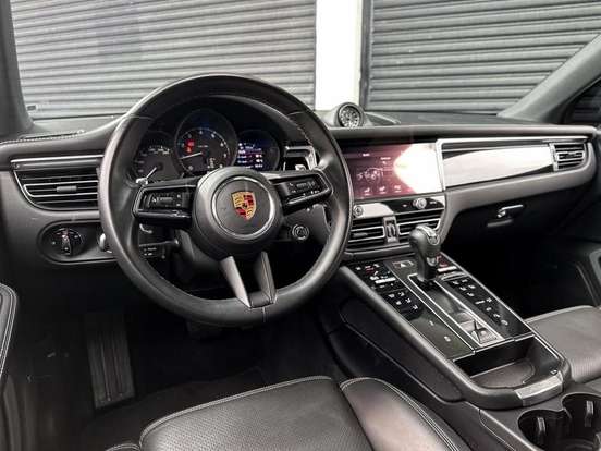 PORSCHE-MACAN-2021