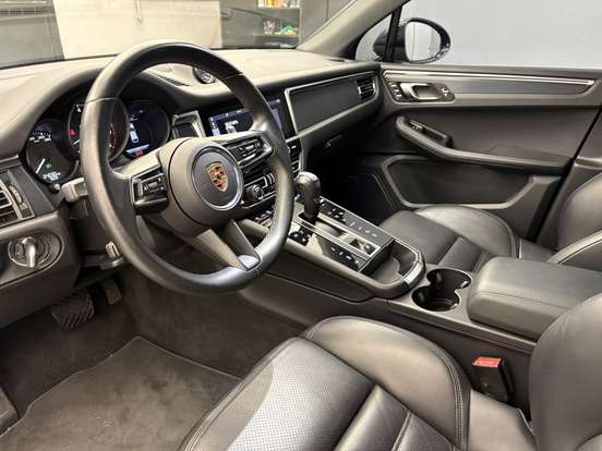PORSCHE-MACAN-2022